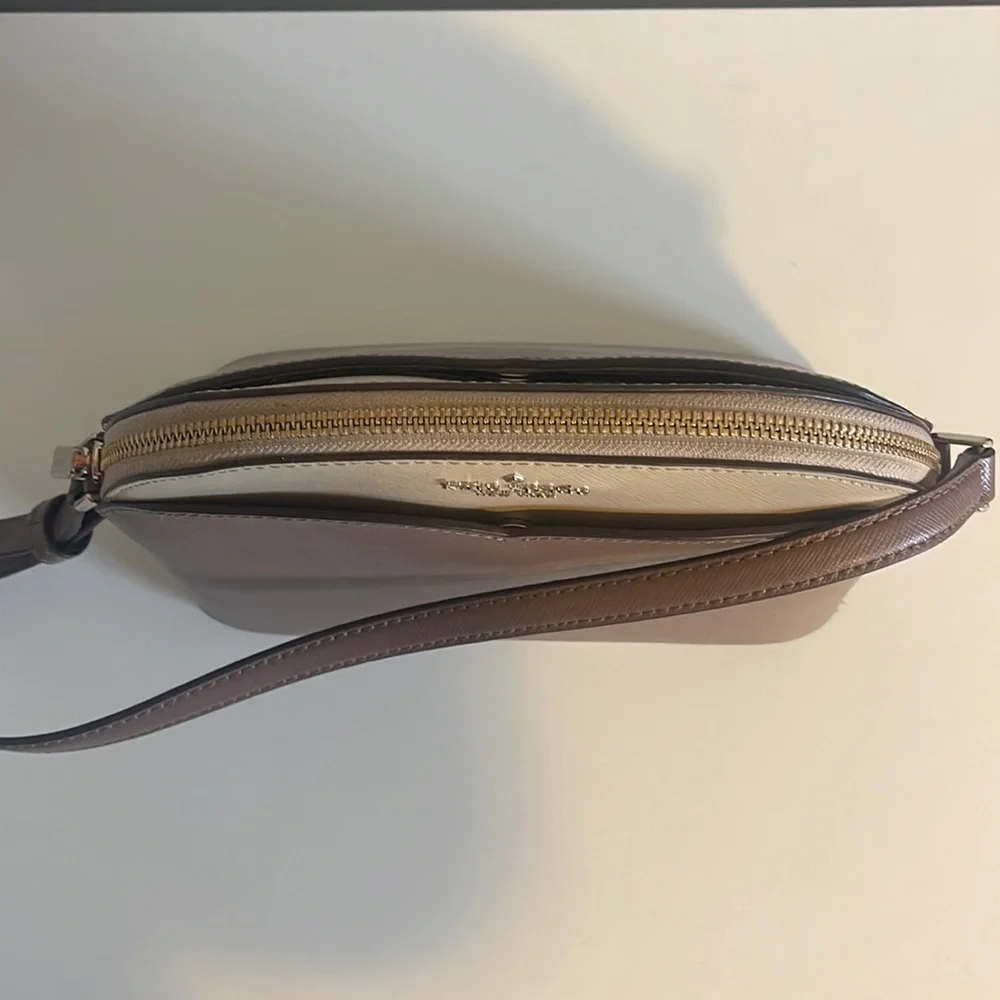 Kate Spade Crossbody - Picture 4 of 13